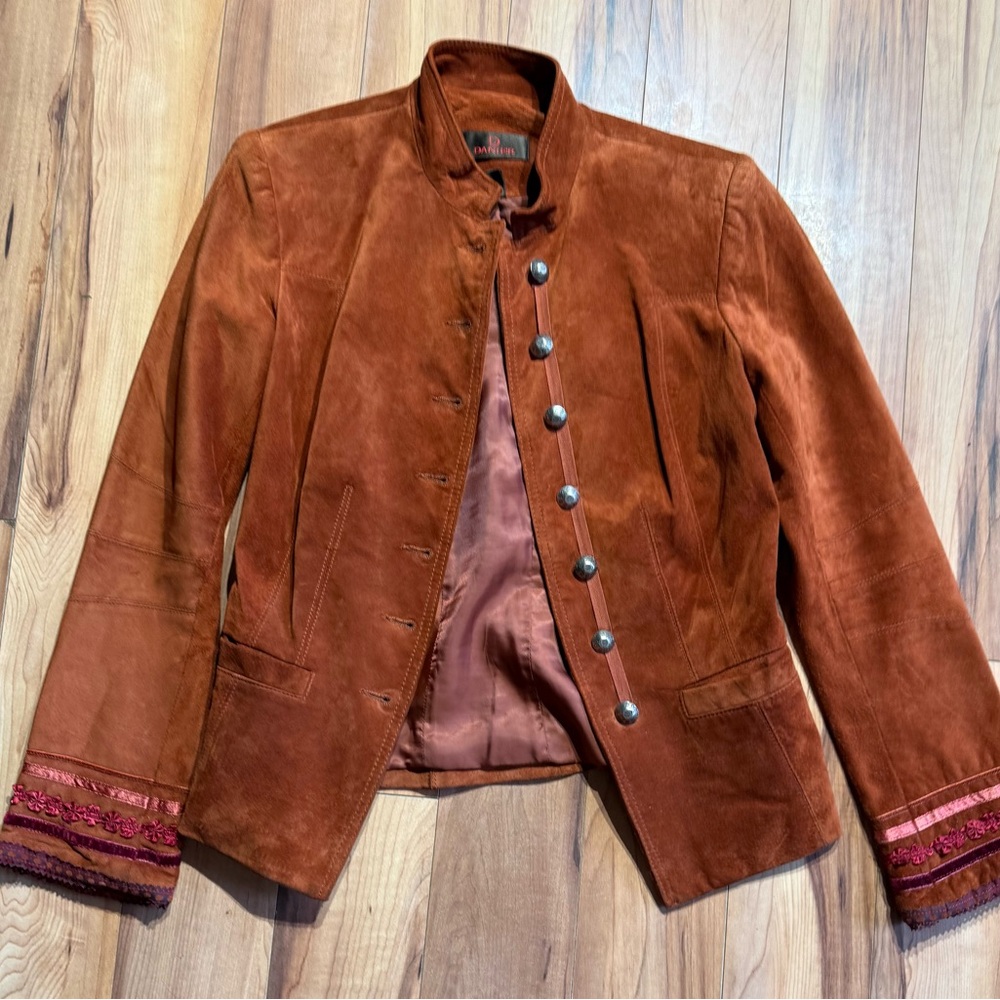 Burnt orange suede Danier Leather cropped 90s whimsical jacket size SMALL.